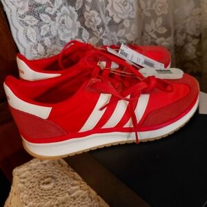Adidas Women's 9 Red and White Classic Gumsole Run 70s 2.0 NIB